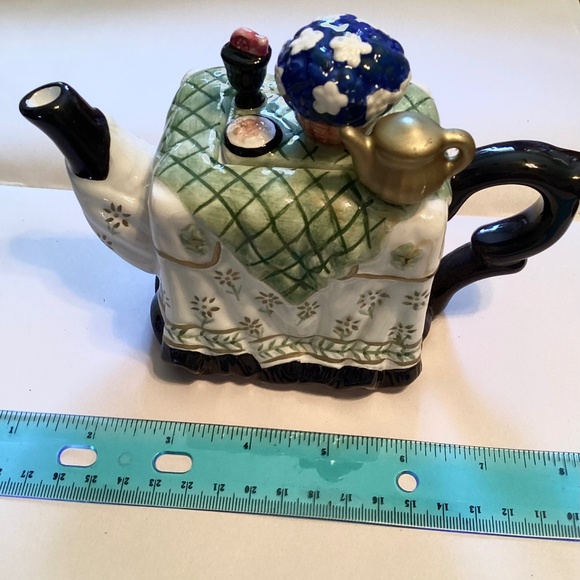ADORABLE!  Houston Harvest mini teapot... shaped like a tea table! - Picture 1 of 6